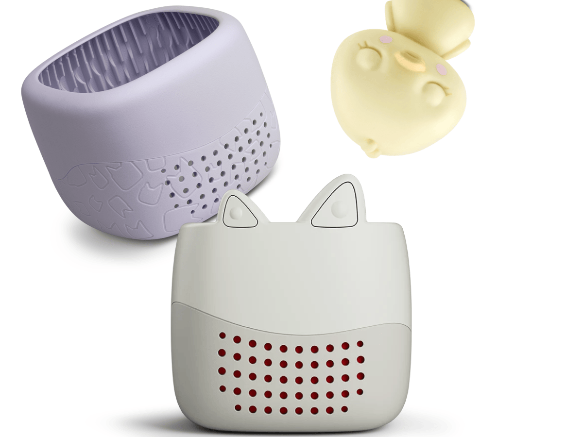 Toniebox Lite, an audio player for kids with Sleepy Duck Tonie audio figurine and purple cover | Illustration
